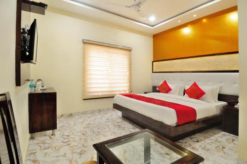 room detail thumbnail 1