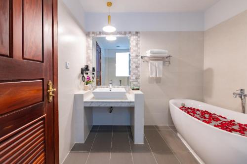 room detail thumbnail 2