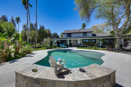 Group Getaway Luxe Riverfront Gem in Los Fresnos! in 洛佛雷斯諾 (TX)