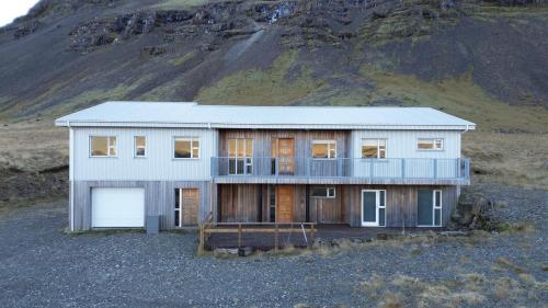 House in Fjörður in Lón South East of Iceland - Birta Rentals – khách sạn tại Sveitarfélagið Hornafjörður