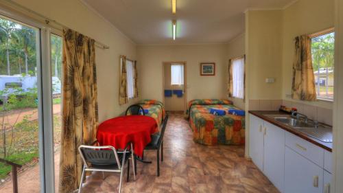 1 double bed, 2 twin beds