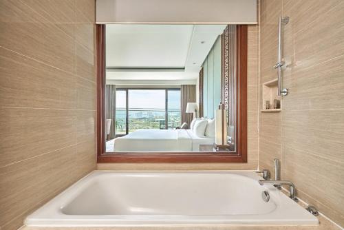 room detail thumbnail 2