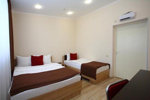 Maksim Hotel