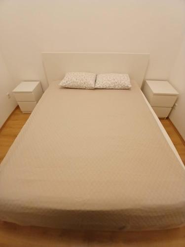 2 queen beds