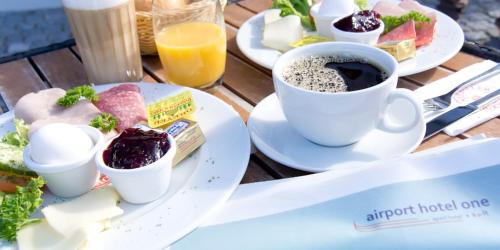 Food and beverages, Airport Hotel One Aparthotel Sylt in Tinnum