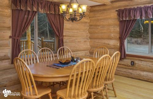 Alaska Knotty Pine B&B - 편의 시설/서비스