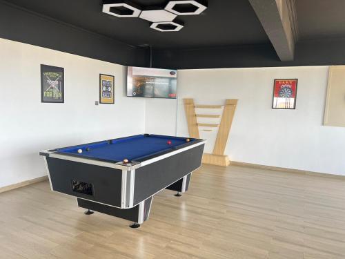 The Marina Luxe 2BR with DSQ in Westlands with Rooftop Pool and Gym - image 5