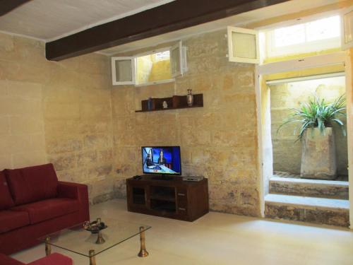 19th Century Apartment - image 5