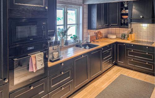 virtuve, Amazing Home In Rysstad With Wifi in Brokke