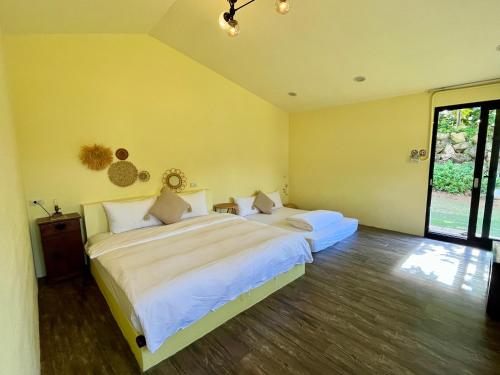 2 bedrooms, 4 beds