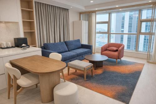 room detail thumbnail 1