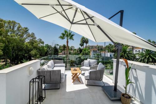 Nueva Andalucia Townhouse Private Garden and Garage - image 5