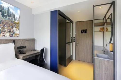 room detail thumbnail 1