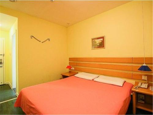 Home Inn Haikou Haidian Heping Avenue Home Inn Haikou Haidian Heping Avenue is a popular choice amongst travelers in Haikou, whether exploring or just passing through. Both business travelers and tourists can enjoy the propertys faciliti