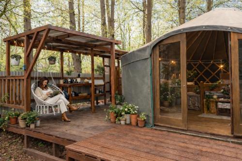Holt Woodland Glamping - Shepherd Huts & Yurts Dog Friendly - Holt