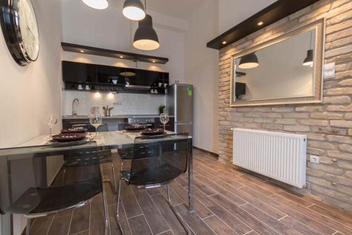 Luxury Apartment by Hi5-Városház Suite 3