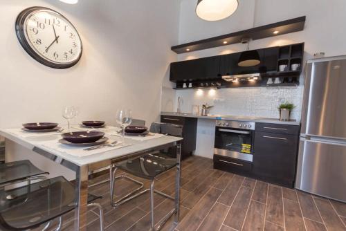 Luxury Apartment by Hi5-Városház Suite 4