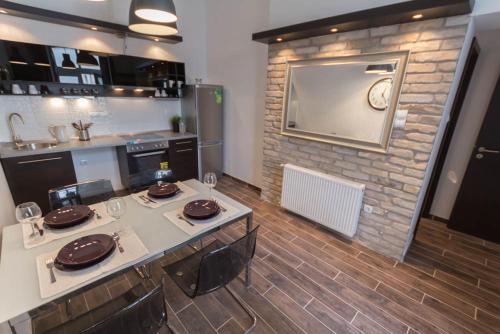 Luxury Apartment by Hi5-Városház Suite 5