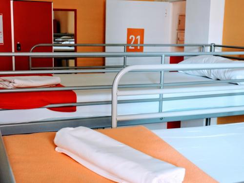Bed in 6-Bed Mixed Dormitory Room image 4