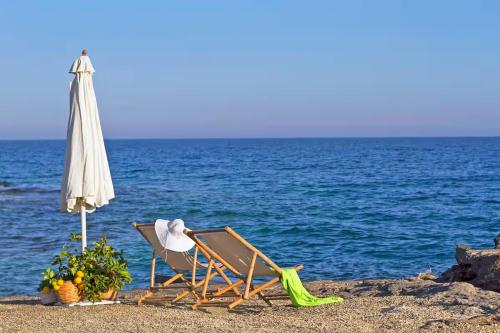 Case di Fiori Beachfront villa with terrace and direct beach access
