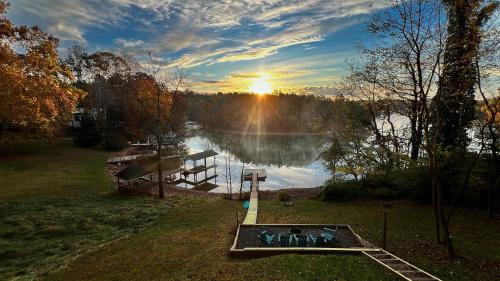 Stillwater Retreat Pet-Friendly waterfront home!