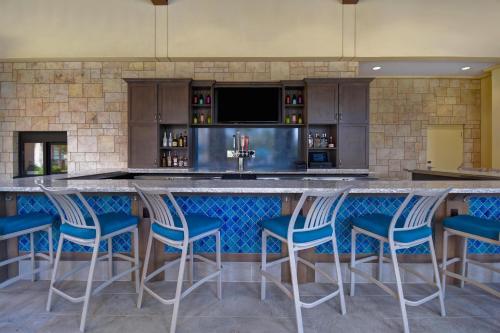 Bar/lounge, Homewood Suites by Hilton Orlando at FLAMINGO CROSSINGS Town Center in Disney West Area