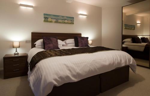 Riviera Apartments - Five Stylish Penthouse Apartments with Unrivalled Sea Views of Teignmouth, Shal