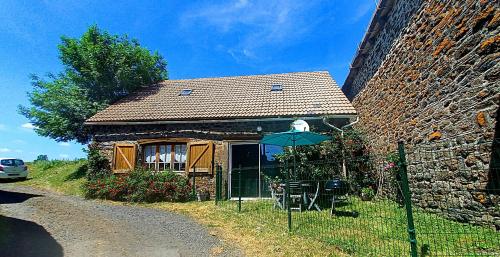 Exterior view, L'Ostalou in Veze