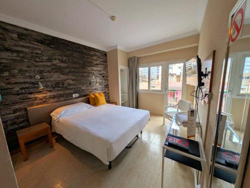 1 queen bed