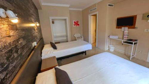 2 twin beds