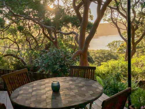Bundeena Beach Shack with view in Bundeena