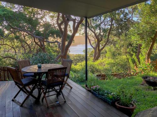 Bundeena Beach Shack with view in Bundeena