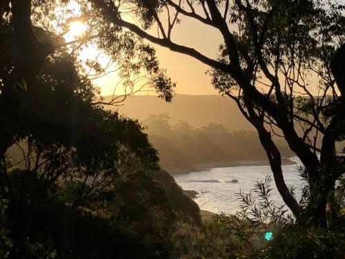 Bundeena Beach Shack with view in Bundeena