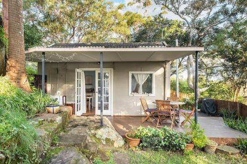 Bundeena Beach Shack with view in Bundeena