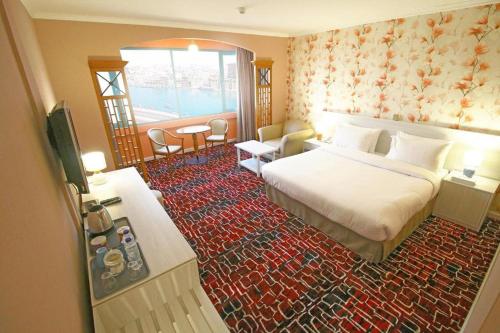 room detail thumbnail 1