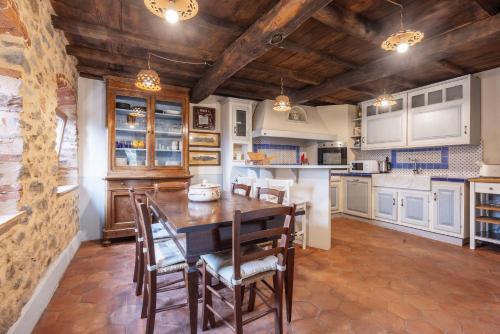 virtuve, Il Casale di San Jacopo con Piscina Privata in Localita Goraiolo