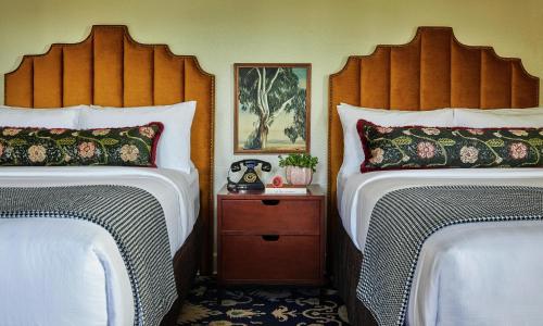 2 double beds