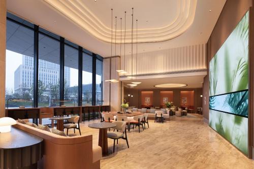 Lobby, Hilton Garden Inn Huangshi Dinosaur Wonderland near Ancient Copper Mine Site