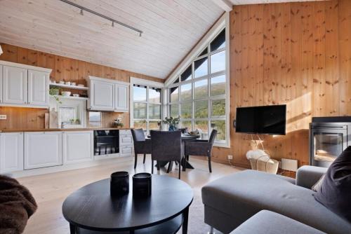 Stranda Fjellgrend, 2 bedrooms and loft 96B in Stranda