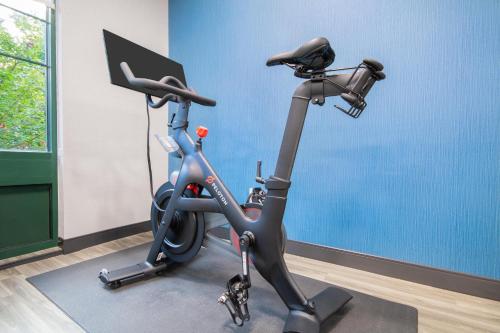 Hampton Inn East Aurora - image 18