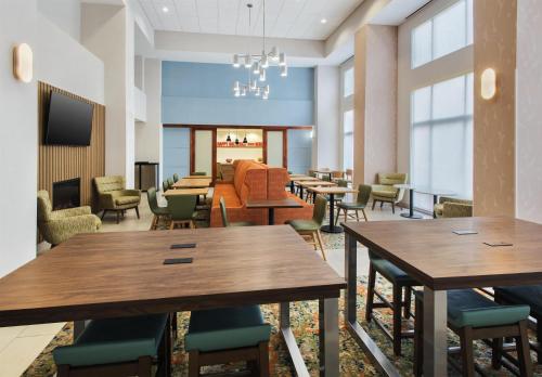Előcsarnok, Hampton Inn & Suites Greenfield in Greenfield (Massachusetts)