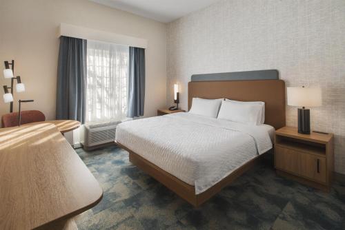 Hampton Inn & Suites Greenfield - image 22