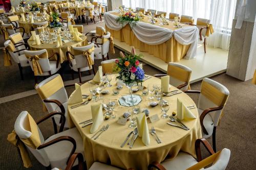 Restaurant, Hotel Limba CTT in Medvedzie