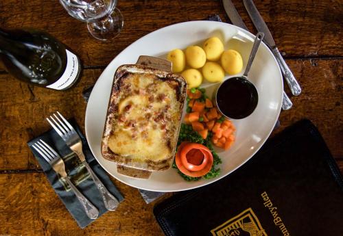 83828930 The Black Boy Inn