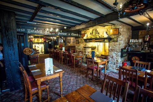 83828939 The Black Boy Inn