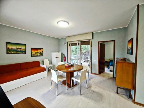 Erma Home in Front of Sea BiancoNero Residence