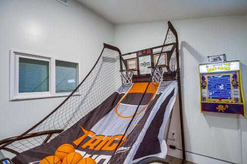 NEW! Great Escape 3 w/ Views, Hot Tub, Games, Safari Tent, Golf in San Diego, USA