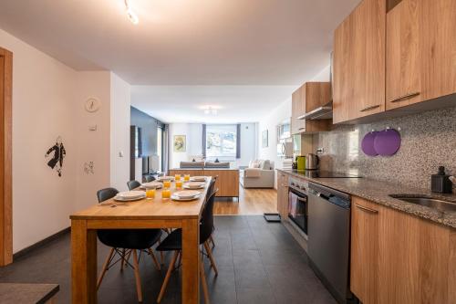 Barthe Holidays I Acogedor apartamento en Arinsal 4PAX a pie de pistas I Balcon con vistas y parking in Arinsal