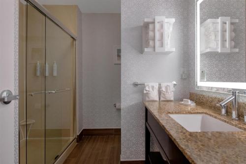Hampton Inn & Suites Harvey - image 19
