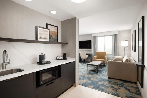 Hampton Inn & Suites Oakland Airport-Alameda - image 18